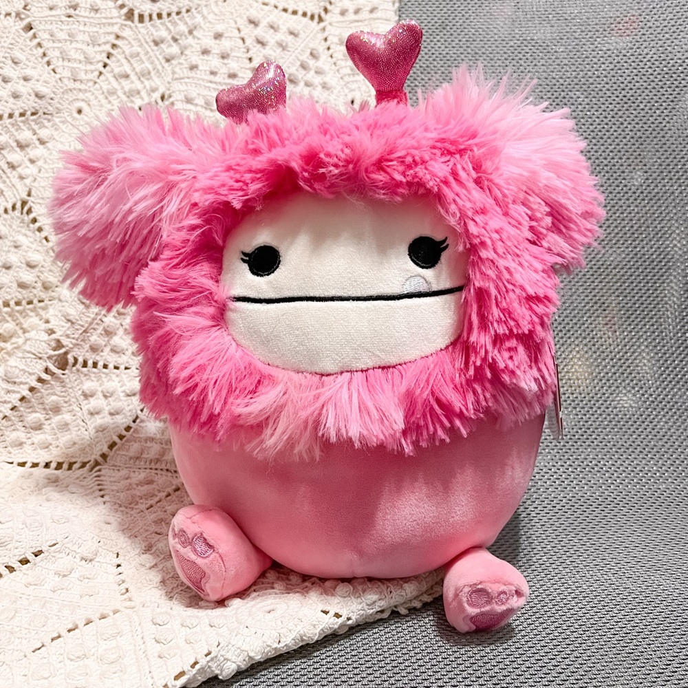 8” Valentine’s Day Vday Caparinne the Pink Bigfoot Squishmallow | BNWT